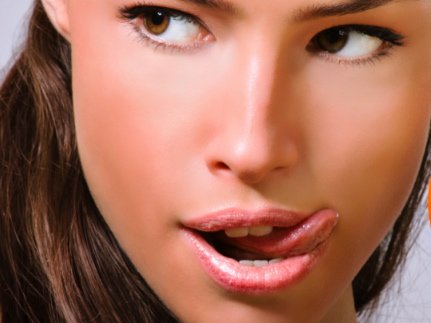 Oralsex i sängen och utlösning i munnen